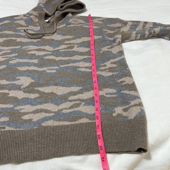Christian Siriano New York Camo Hoodie Pullover - Picture 6 of 8